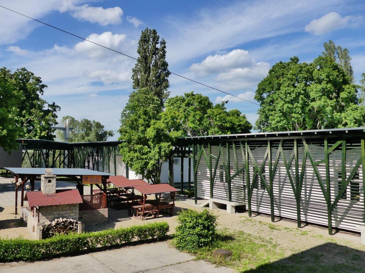 Napsugár Szálló Baja Exterior foto
